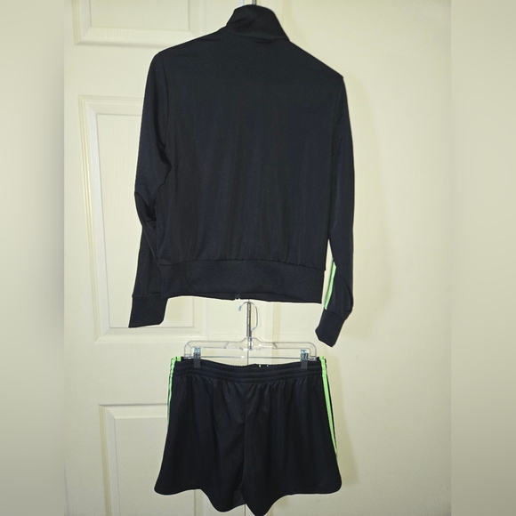 NWT Adidas Originals Adicolor Track Jacket & Shorts Set - Picture 8 of 10